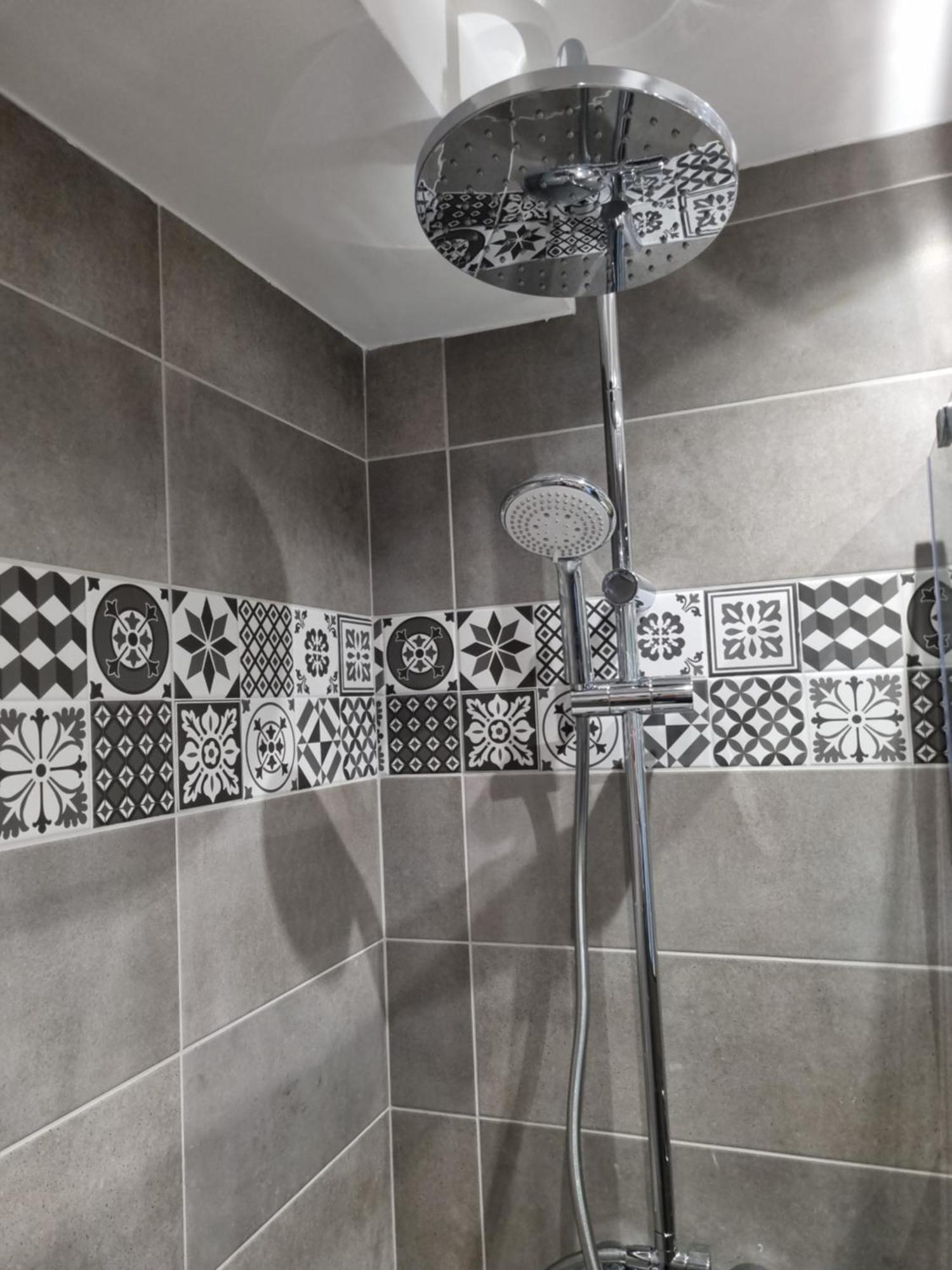 Superbe T2 Confort 3 Etoiles, Entierement Renove Avec Piscine, Parking, Clim, Wifi, Netflix