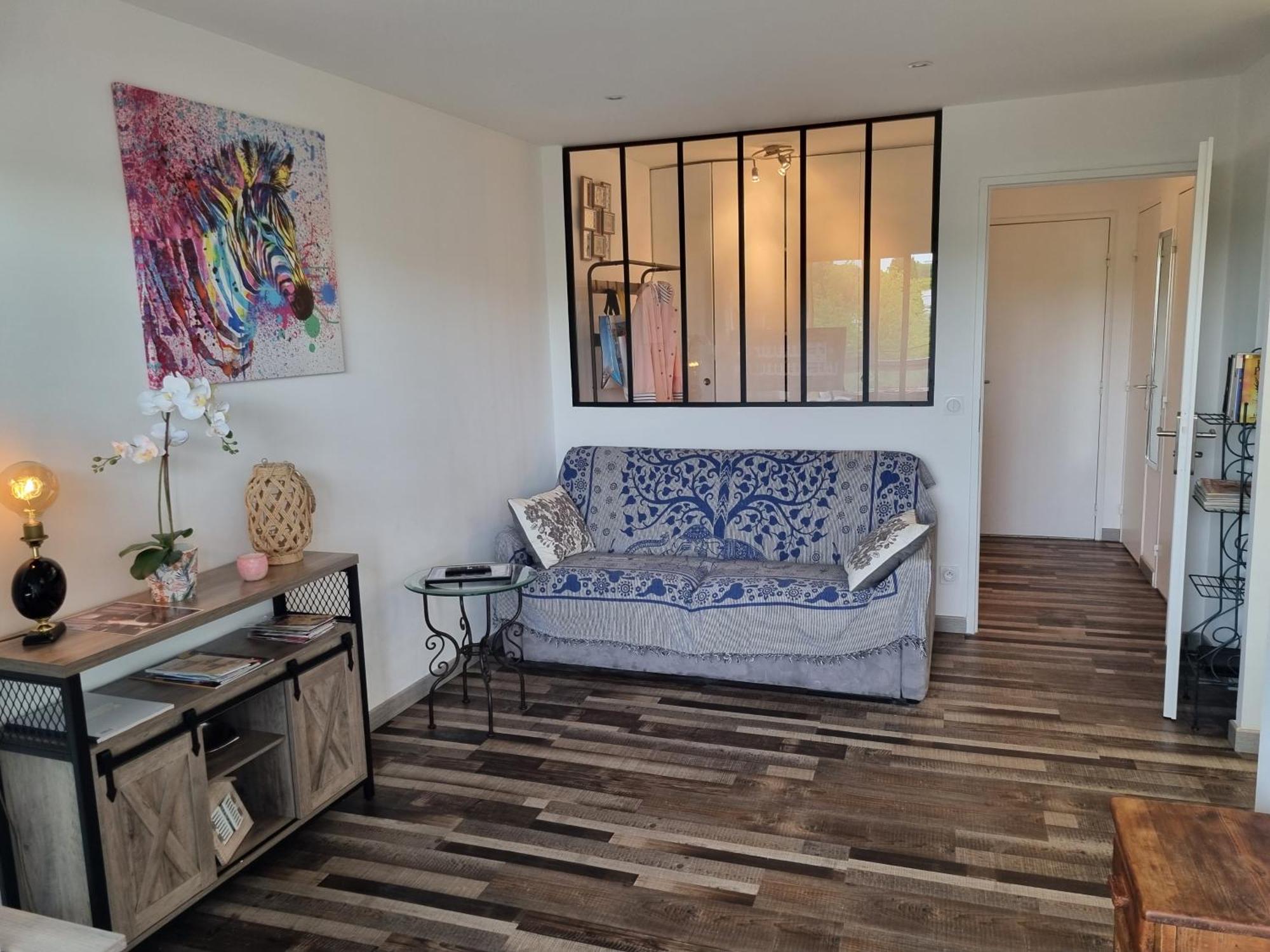 Superbe T2 Confort 3 Etoiles, Entierement Renove Avec Piscine, Parking, Clim, Wifi, Netflix Apartment