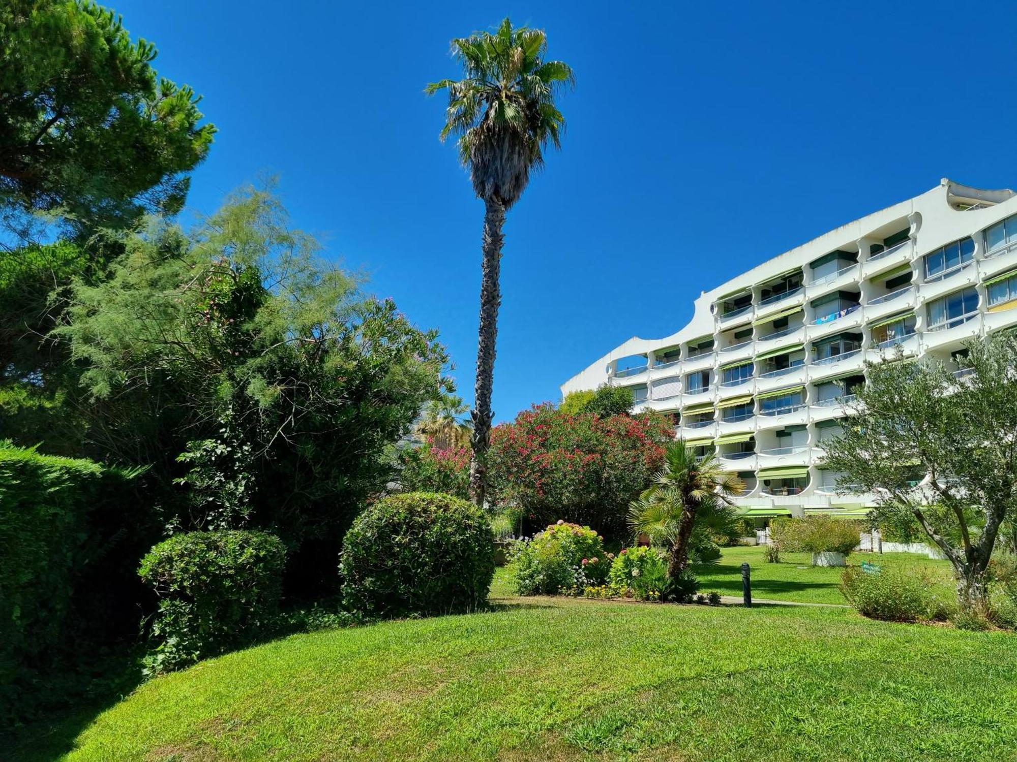 Luxe étoiles: Renovated Oasis With Pool And Modern Comforts La Grande-Motte