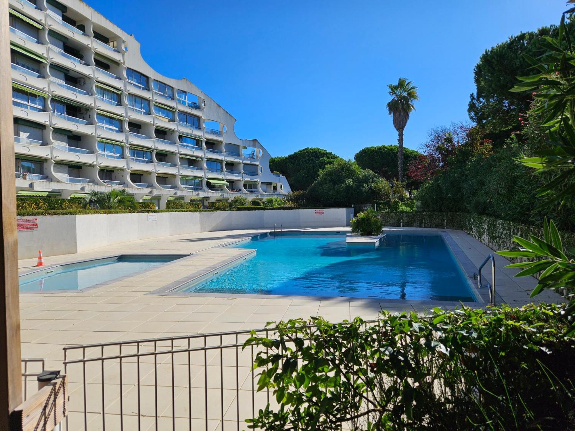 Luxe étoiles: Renovated Oasis With Pool And Modern Comforts La Grande-Motte