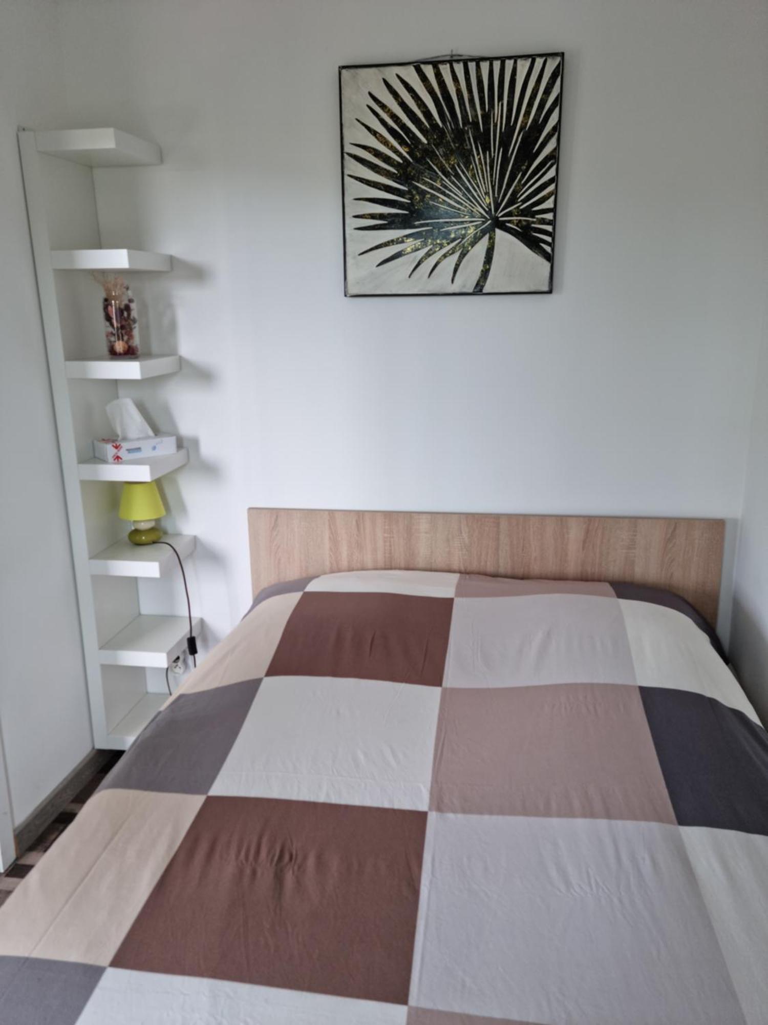 Superbe T2 Confort 3 Etoiles, Entierement Renove Avec Piscine, Parking, Clim, Wifi, Netflix Apartment