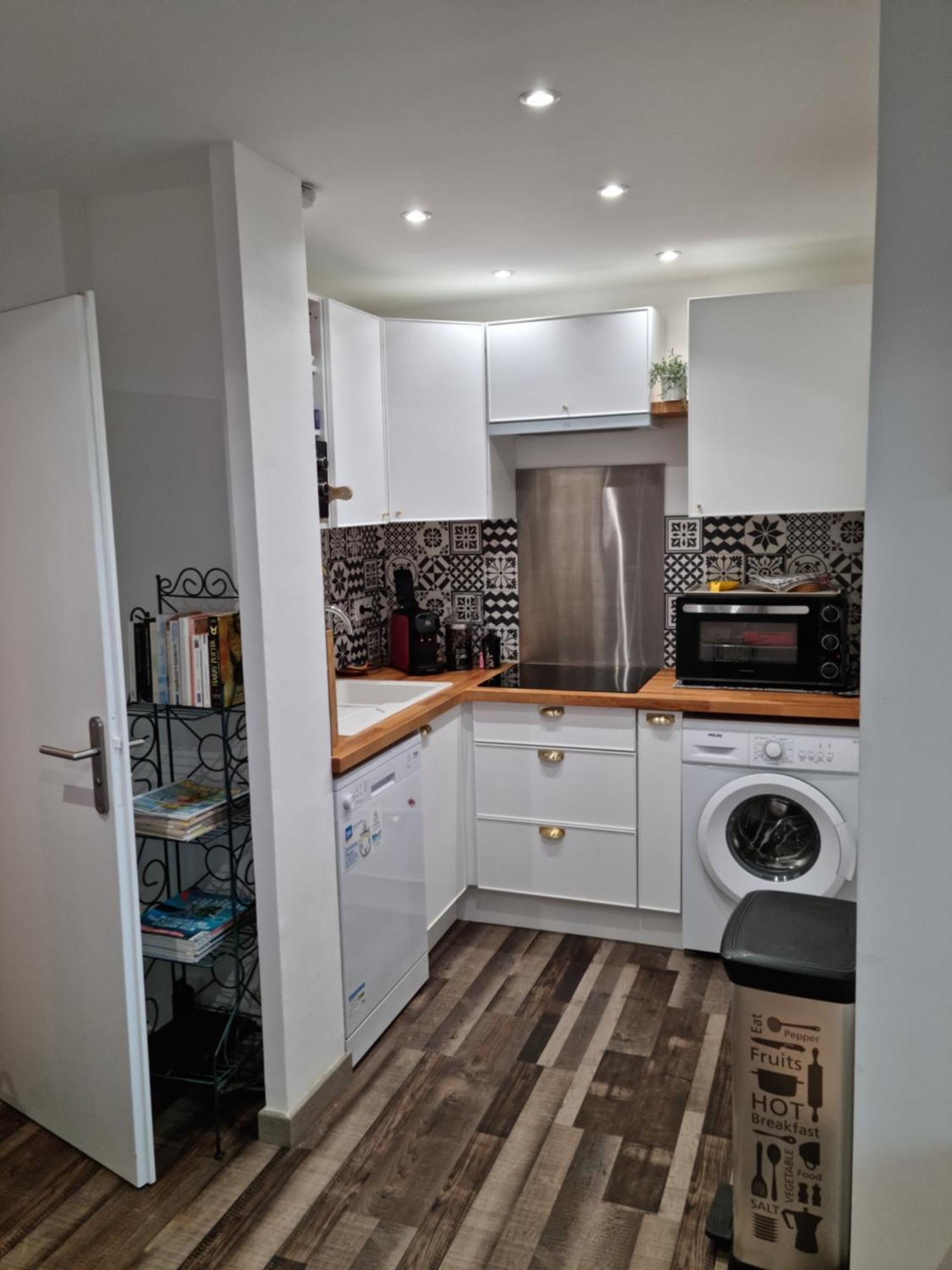 Superbe T2 Confort 3 Etoiles, Entierement Renove Avec Piscine, Parking, Clim, Wifi, Netflix Apartment